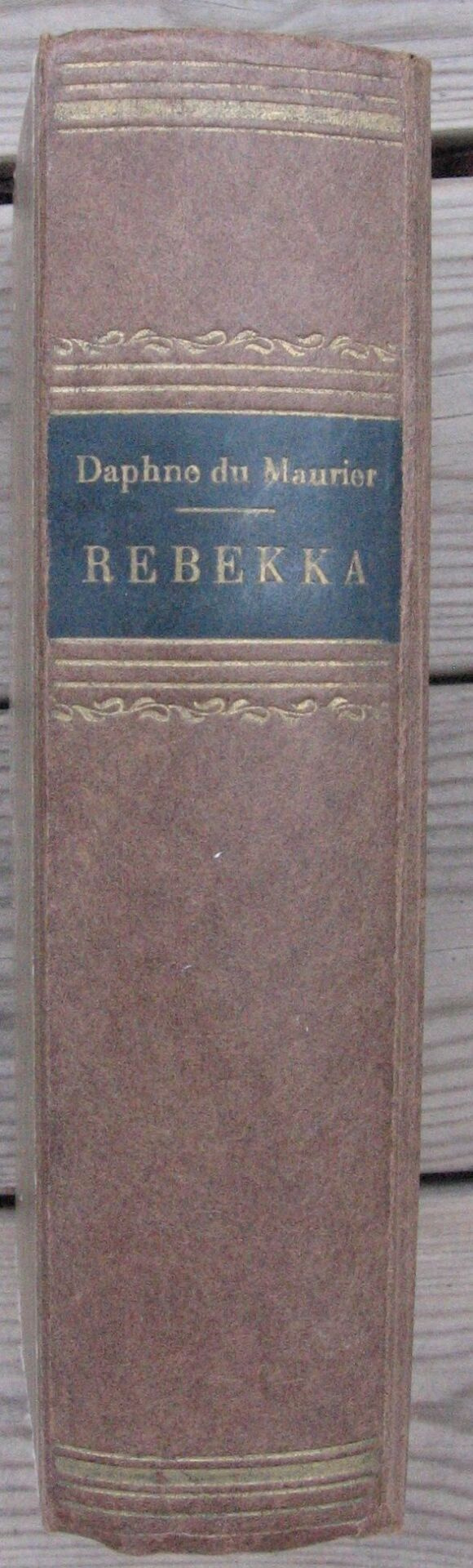 Daphne du Maurier: Rebekka, Wsoy 1944,  565 s. Sid.