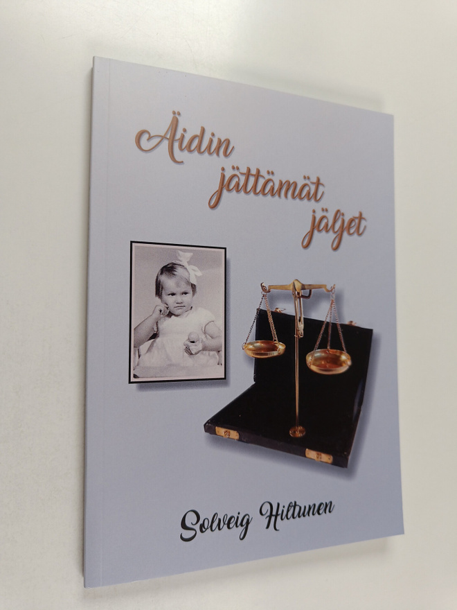Solveig Hiltunen : Äidin jättämät jäljet : runo- ja muist...