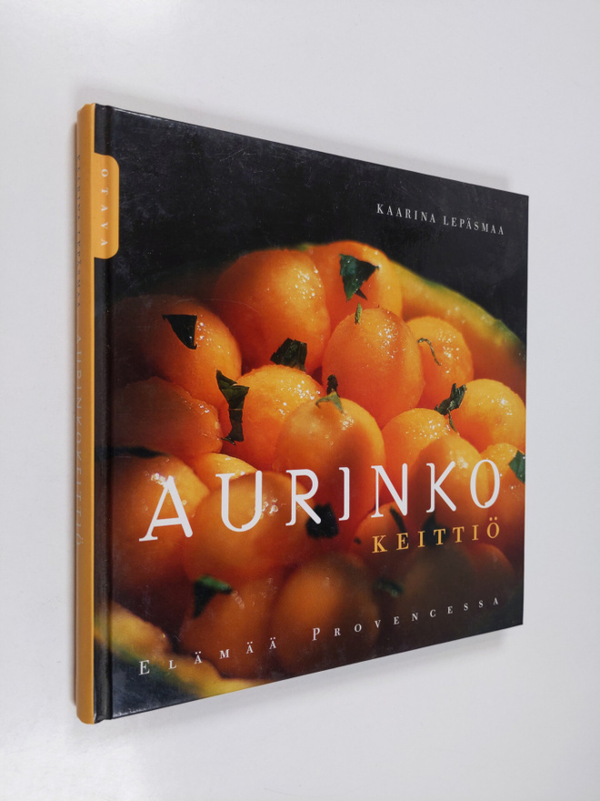 Kaarina Lepäsmaa : Aurinkokeittiö : elämää Provencessa