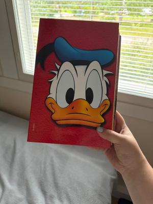 22:n Aku Ankka lehden kansio