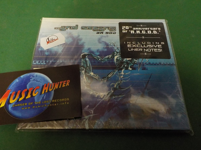 ... AND OCEANS - AM GOD UUSI CD