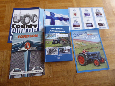 Uusi Ford traktorikirja ja 5 kpl A4 julisteita