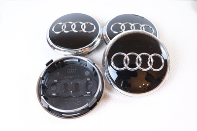 Audi vannekeskiöt – Kromireunus, Kromi-Musta – 77mm (4kpl