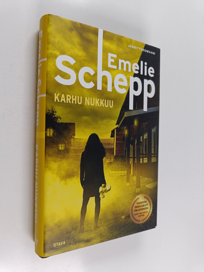 Emelie Schepp : Karhu nukkuu : Jännitysromaani