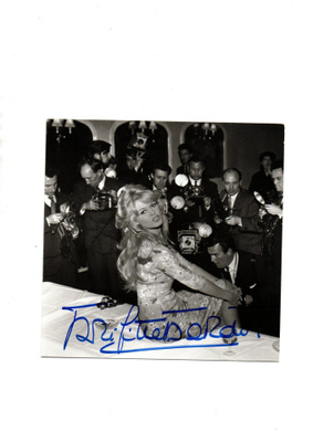 Taittokortti Filmitähti Brigitte Bardot Aito nimikirjoitus.