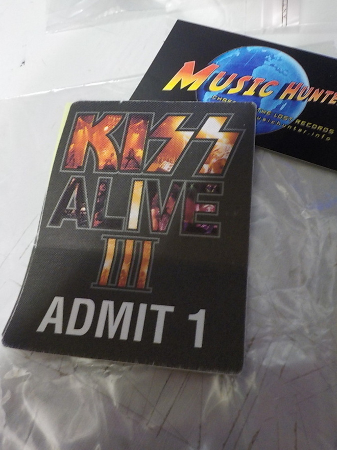KISS - ALIVE III PARTY BACKSTAGEPASS STICKER (+) .