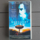 VHS: Hyytävät Hetket / The Arrival (Charlie Sheen 1996) - pikkukuva 1