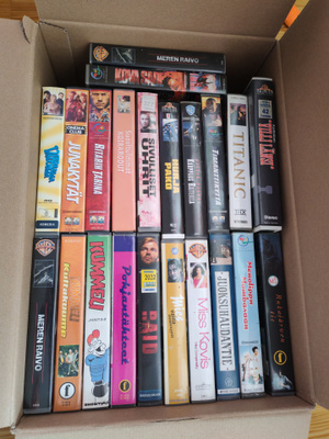 Laatikollinen vhs kasetteja