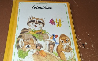 Fotoalbum kansio jossa n 50 kpl vanhoja kiiltokuvia.