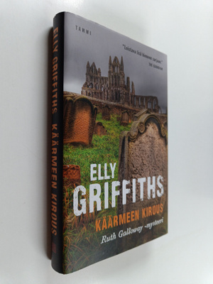 Elly Griffiths : Käärmeen kirous