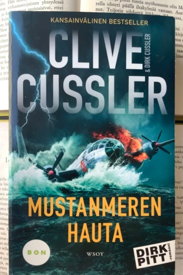 Clive Cussler - Mustanmeren hauta (pokkari)