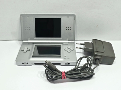 Nintendo DS Lite konsoli