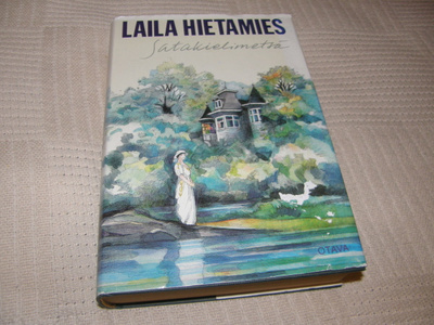 Laila Hietamies Satakielimetsä -sid