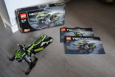 LEGO technic moottorikelkka 42021