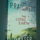 Terry Pratchett & Stephen Baxter: THE LONG EARTH (Sis.pk:t ) - pikkukuva 1