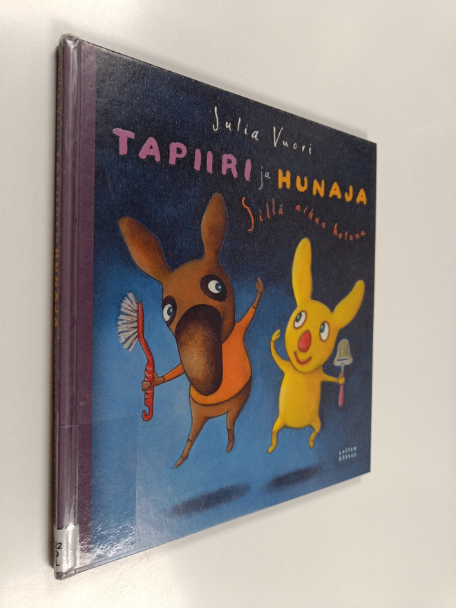 Julia Vuori : Tapiiri ja Hunaja : sillä aikaa kotona