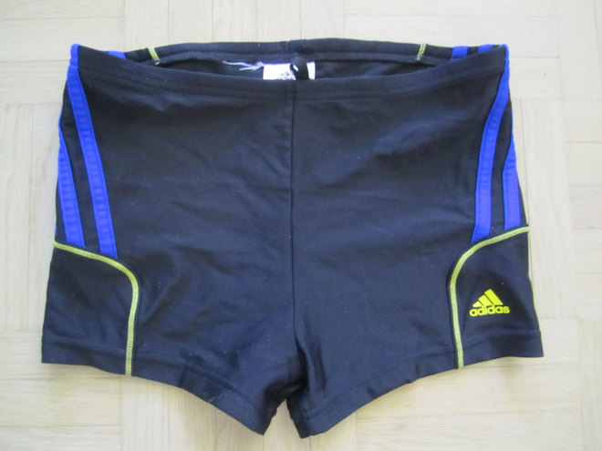 Adidas poikien uikkarit koko 158 cm