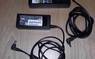 Fujitsun läppärin virtalähteet 2 kpl