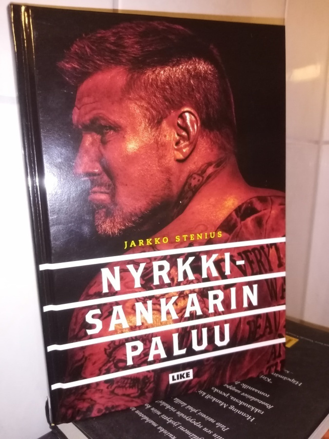 JARKKO STENIUS :  NYRKKISANKARIN PALUU