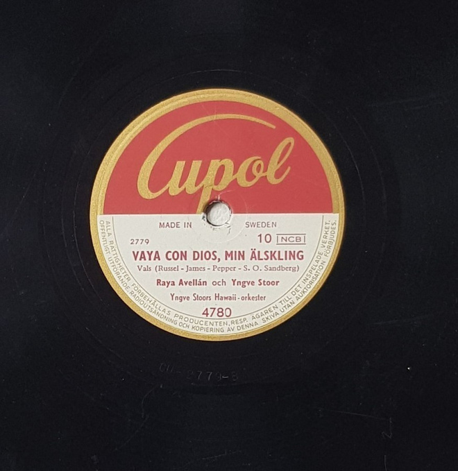 Savikiekko - Raya Avellan (Harmony Sisters) - Cupol 4780
