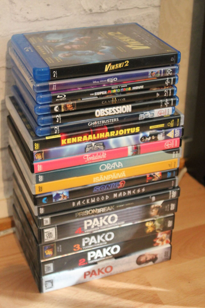 Pieni DVD & BLU-RAY elokuva paketti