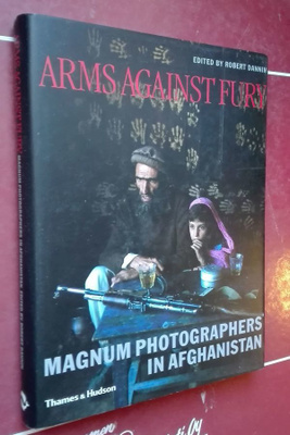 Arms against fury. Photographers in Afghanistan