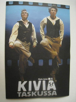 Käsiohjelma Kiviä taskussa v. 2002 Helsingin Kaupungint,