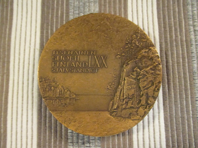 Itsenäinen Suomi 70 V LXX mitali 1987 /Toivo Jaatinen