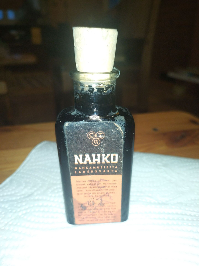 Nahko nahkamustepullo