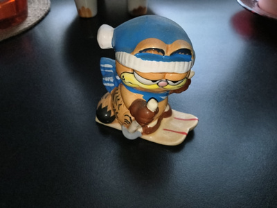Enesco Karvinen figuuri