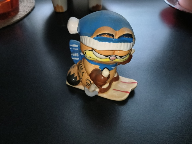 Enesco Karvinen figuuri