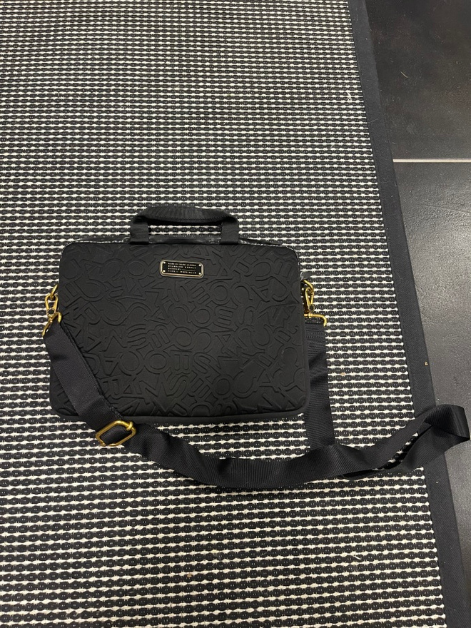 Marc by Marc Jacobs läppärilaukku 35x26x4