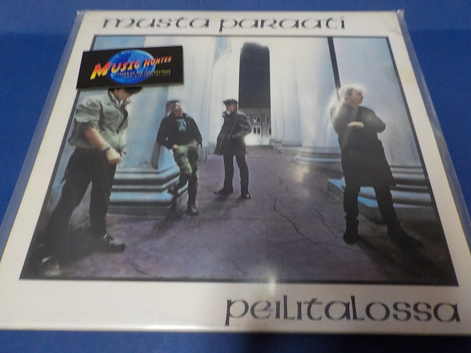MUSTA PARAATI - PEILITALOSSA M-/EX+ 1. PAINOS LP