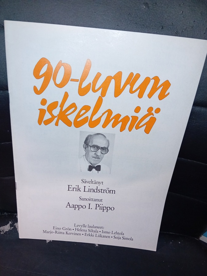 Nuottikirja Erik Lindström  : 90-luvun iskelmiä  ( SIS POSTI