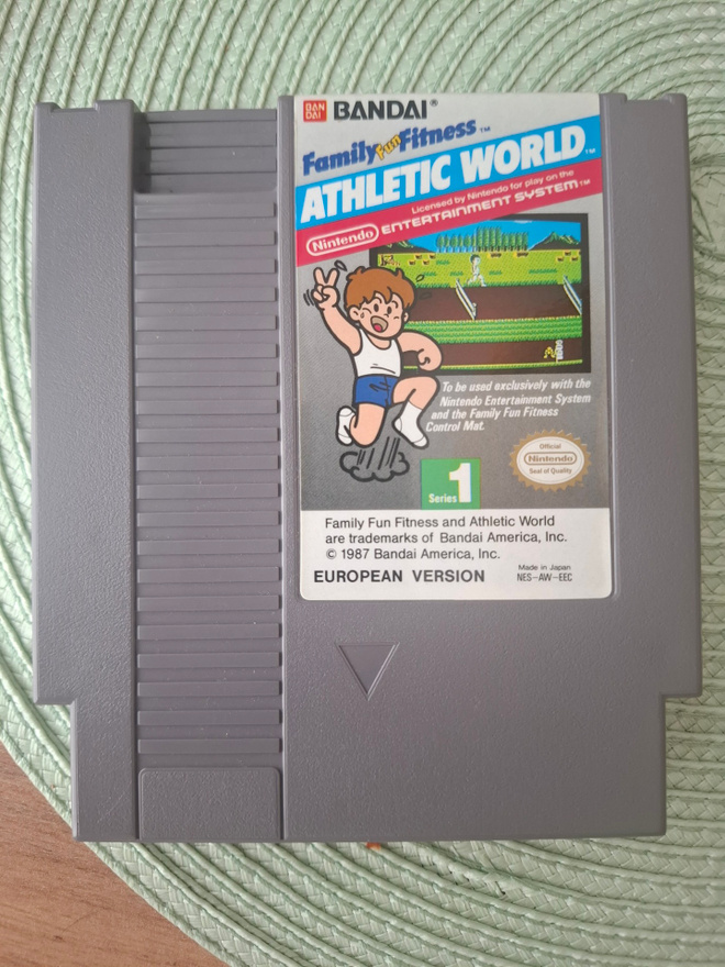 Family Fun Fitness: Athletic World (NES) – Erittäin siisti E