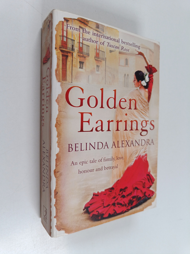 Belinda Alexandra : Golden earrings