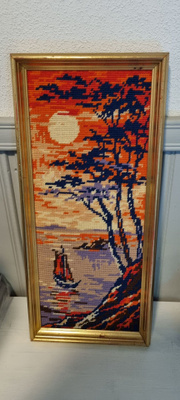 Kehystetty ristipistotyö,mitat 43 x 19,5 cm.