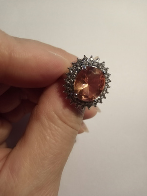 Upea kivellinen sormus, koko 18,2 mm