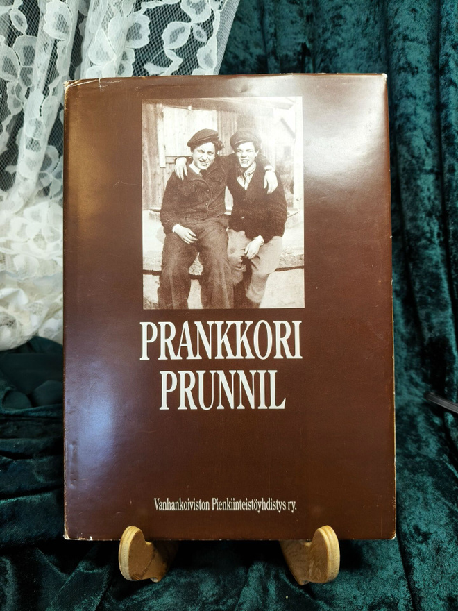 Prankkori prunnil kirja v.2000