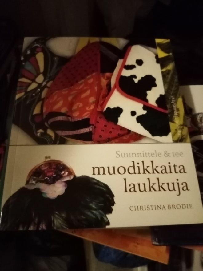 BRODIE  : MUODIKKAITA LAUKKUJA ( SIS POSTIKULU  )