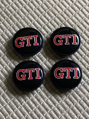 GTI logolla keskilätkät 65mm