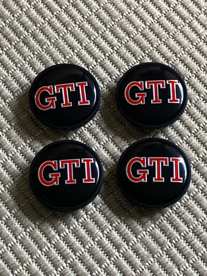GTI logolla keskilätkät 65mm