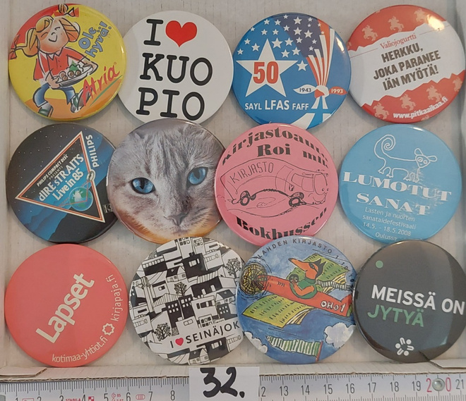rintamerkki paketti nro 32 : ISO 12 kpl TEKSTI / ISKULAUSE