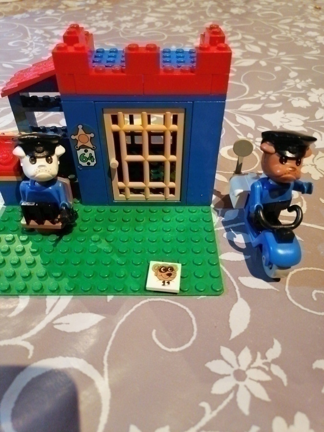 LEGO FABULAND 3664 POLICE STATION