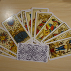 Tarot-pakka ja kirja - pikkukuva 3