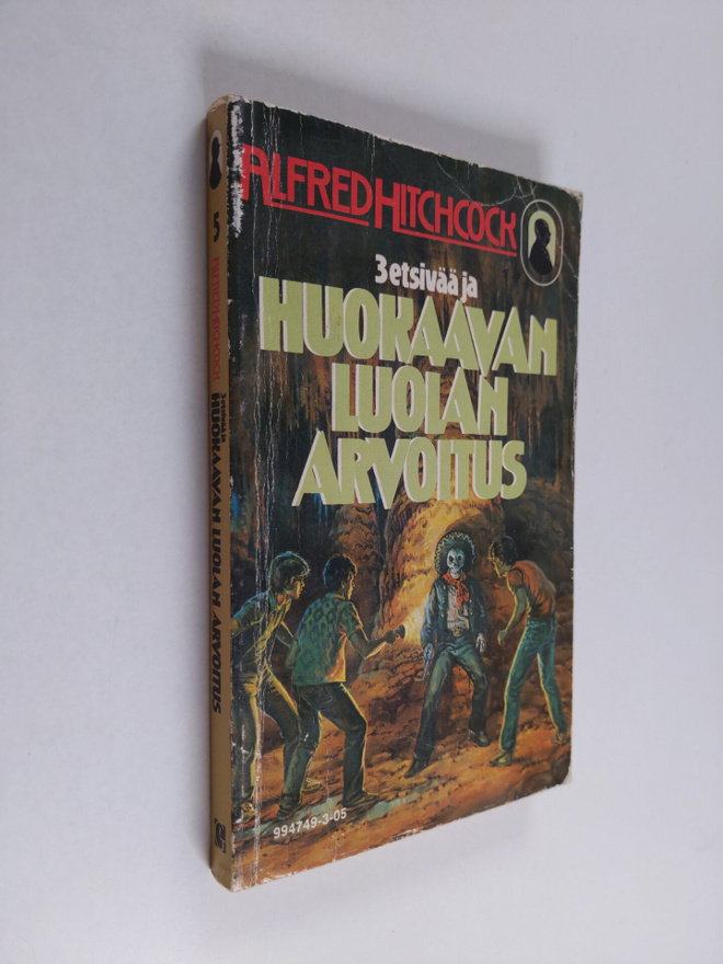 William Arden : 3 etsivää ja huokaavan luolan arvoitus
