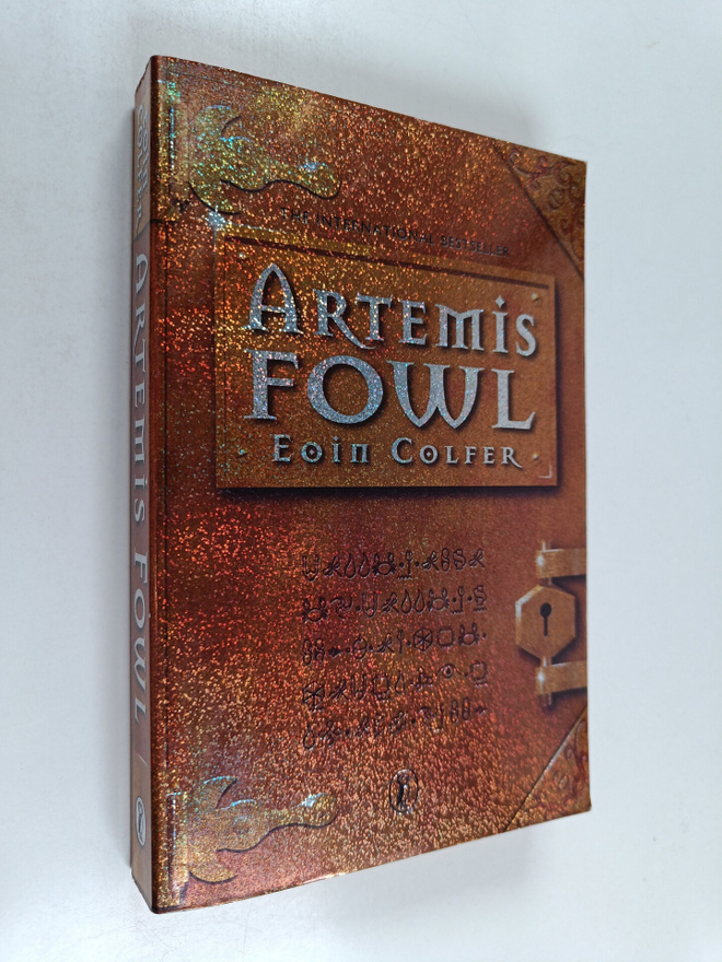 Eoin Colfer : Artemis Fowl (englanninkielinen)