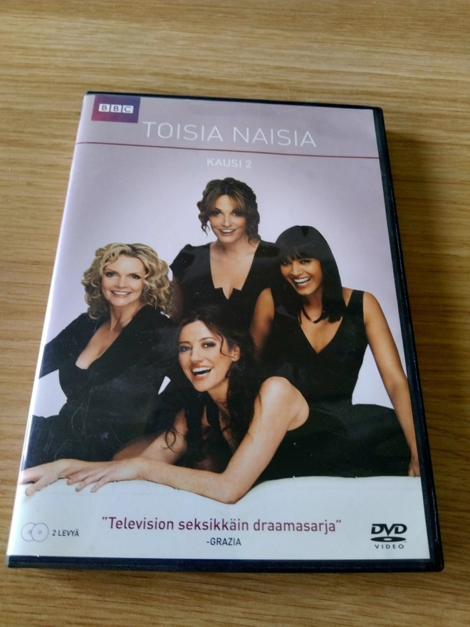 TOISIA NAISIA tupla dvd           ( SF )