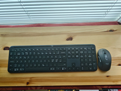 Logitech K950 hiiri ja näppäimistö