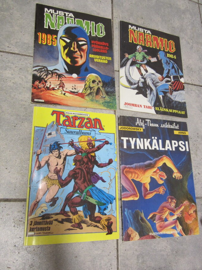 4 hyväkuntoista albumia ,